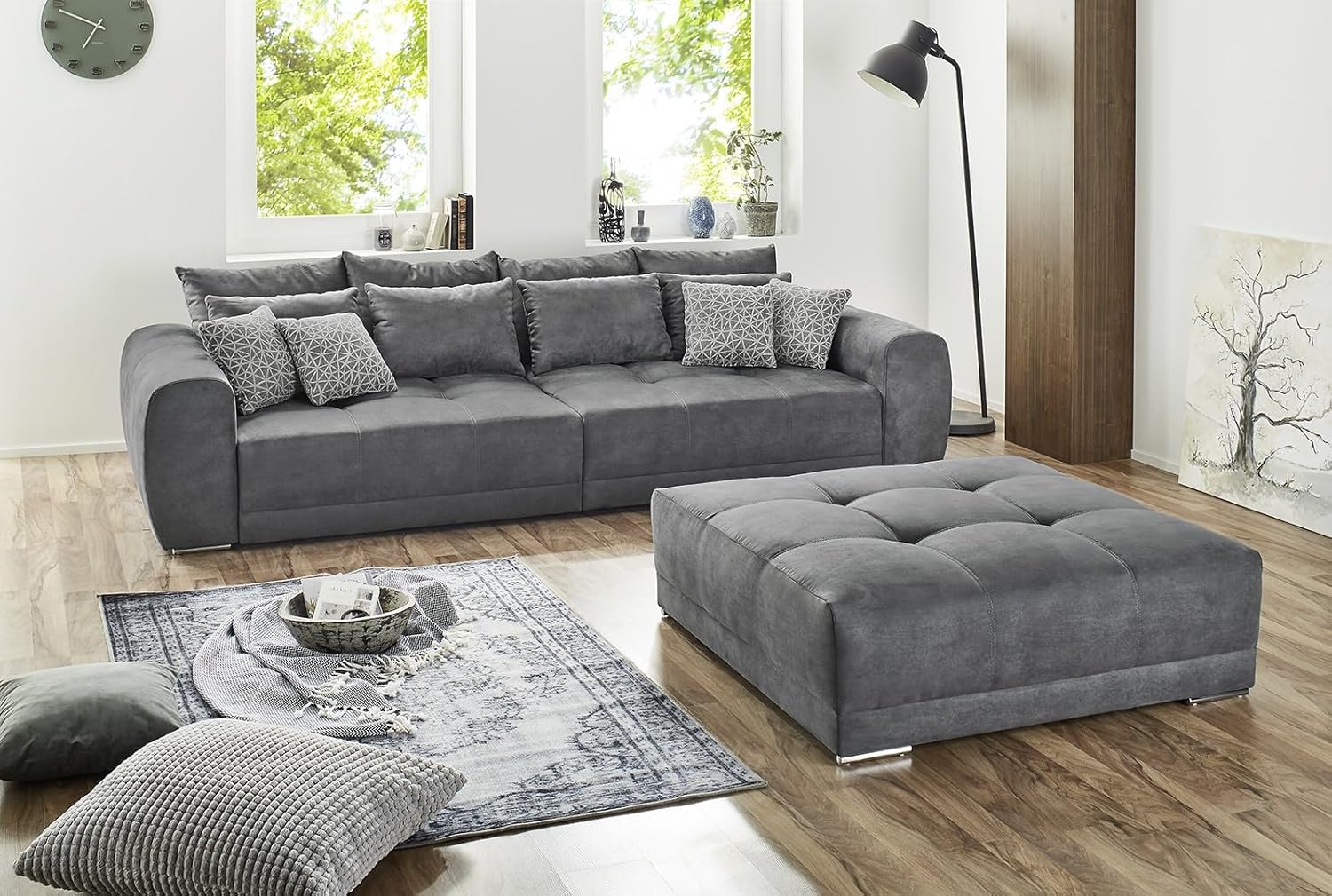 Big Sofa XXL B306/T134/H86 cm, bequeme Lounge Couch mit hochwertiger Federkernpolsterung, viele Kissen, Liegefläche 120 cm x 240 cm, angenehmer Mikrofaserstoff-Bezug in Grau / 15114