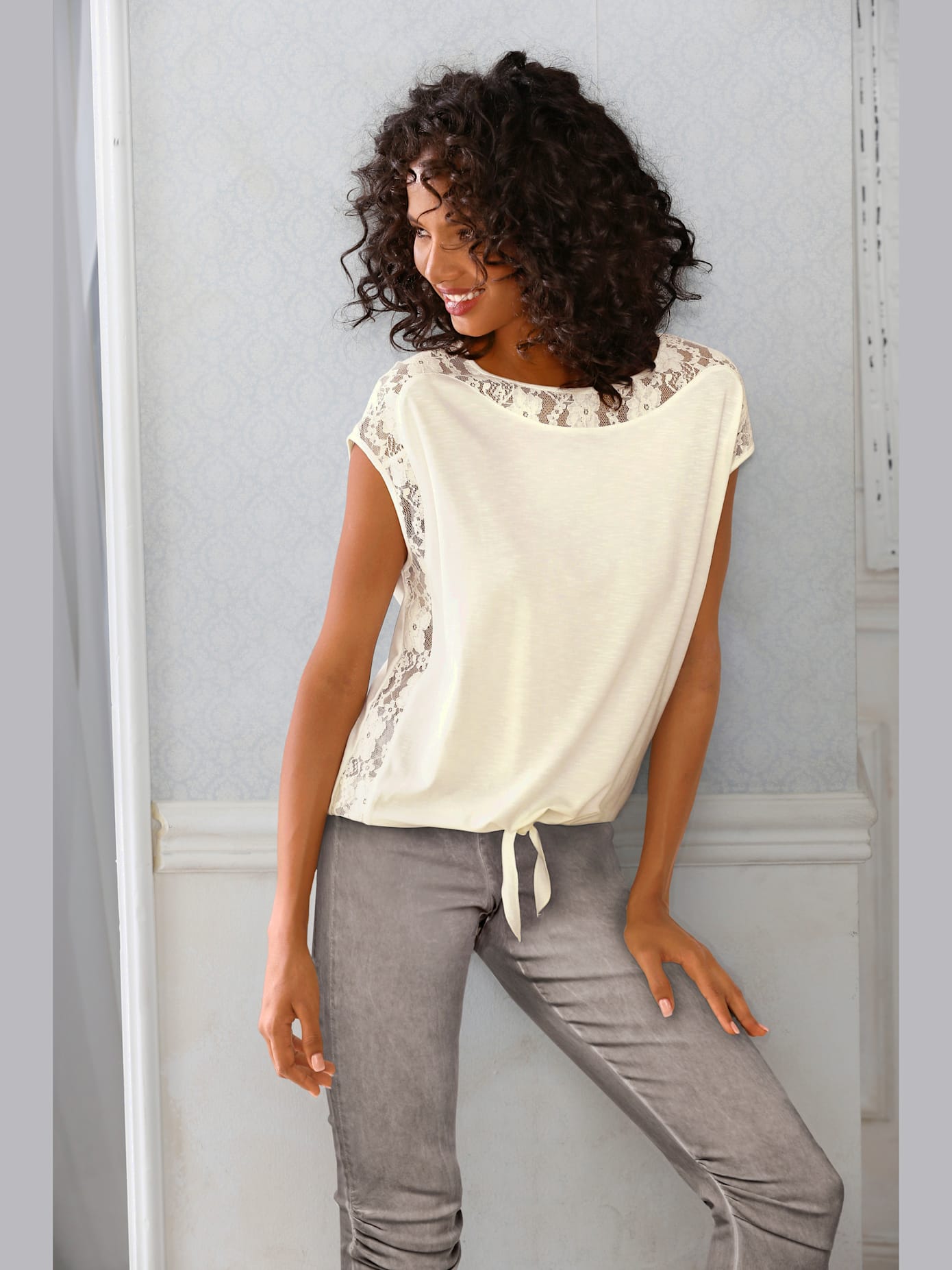 T-shirt en dentelle look romantique