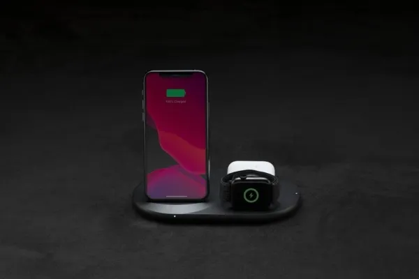 Belkin BoostCharge - Trådløs opladningsstander - 7.5 Watt - sort - for Apple AirPods; AirPods Pro; iPhone 11, 12, 7, 8, SE, X, XR, XS, XS Max; Watch