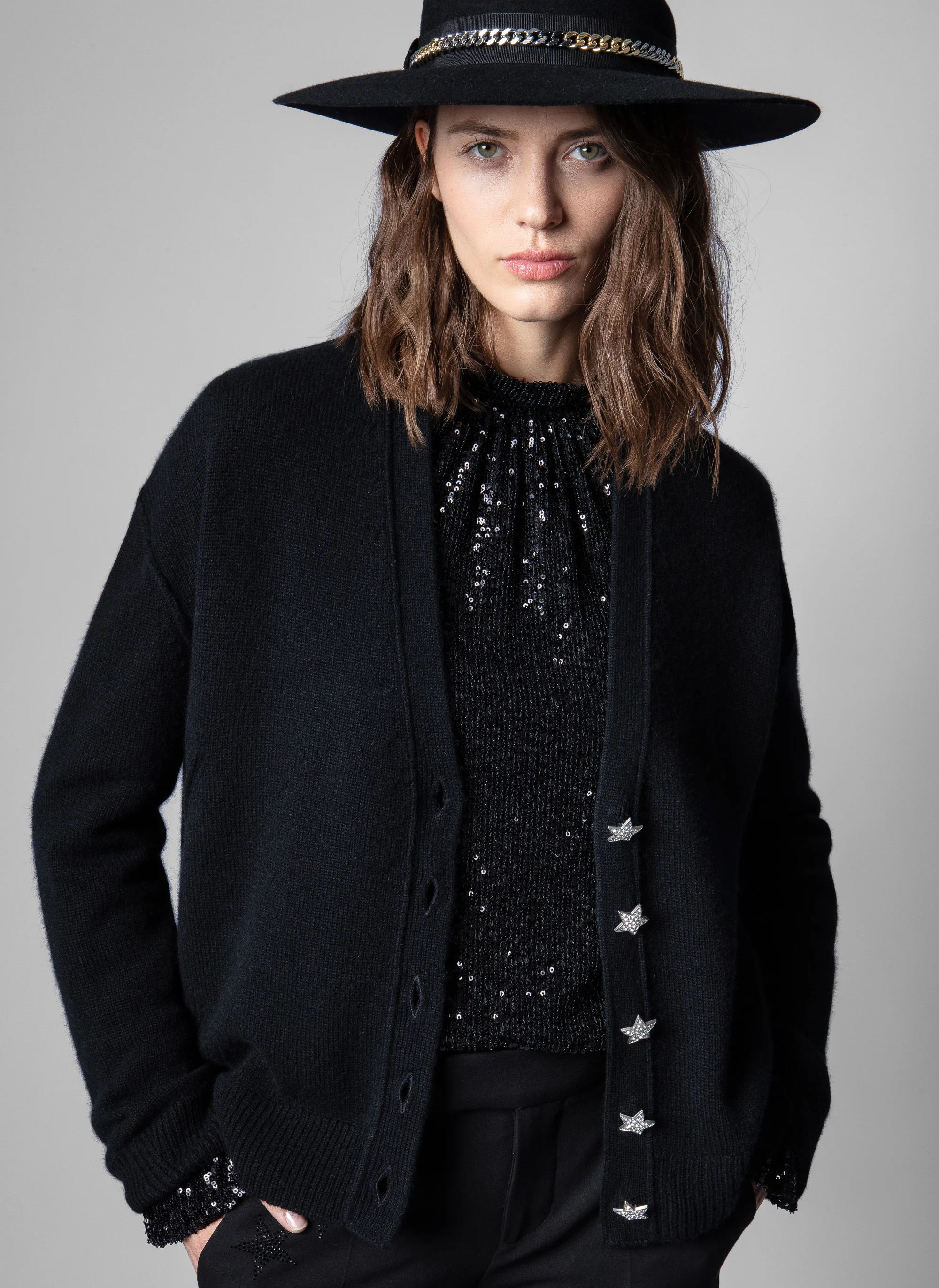 MIRKA - Gilet col V avec boutons étoiles en cachemire | Noir