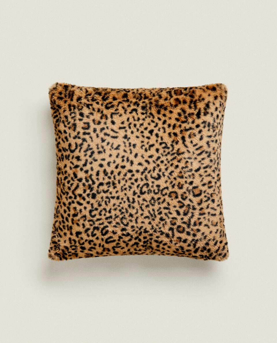 CAPA DE ALMOFADA COM ESTAMPA DE LEOPARDO