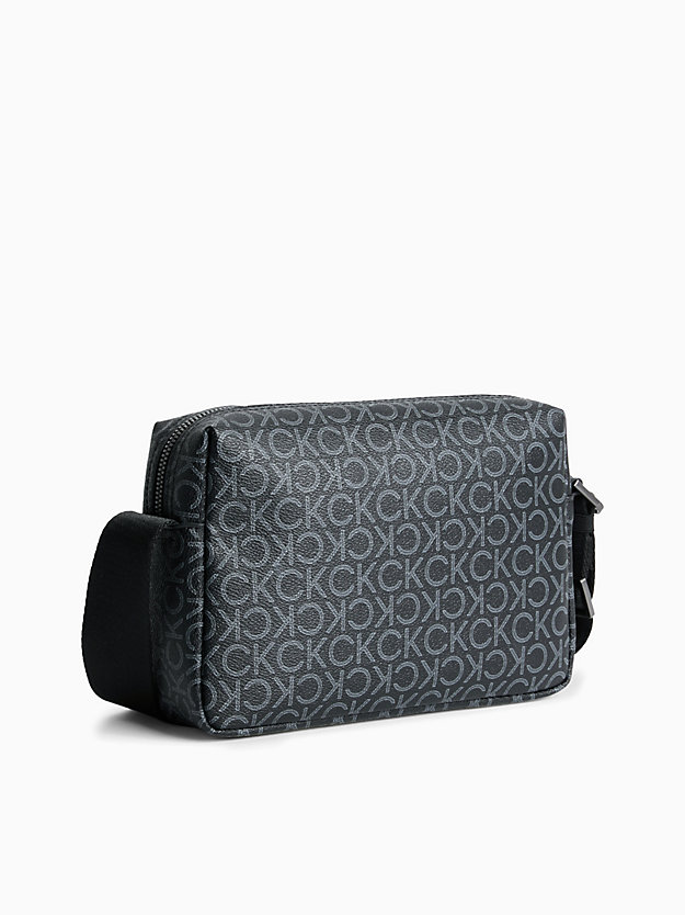 Bolsa de ombro em couro sintético com logotipo.