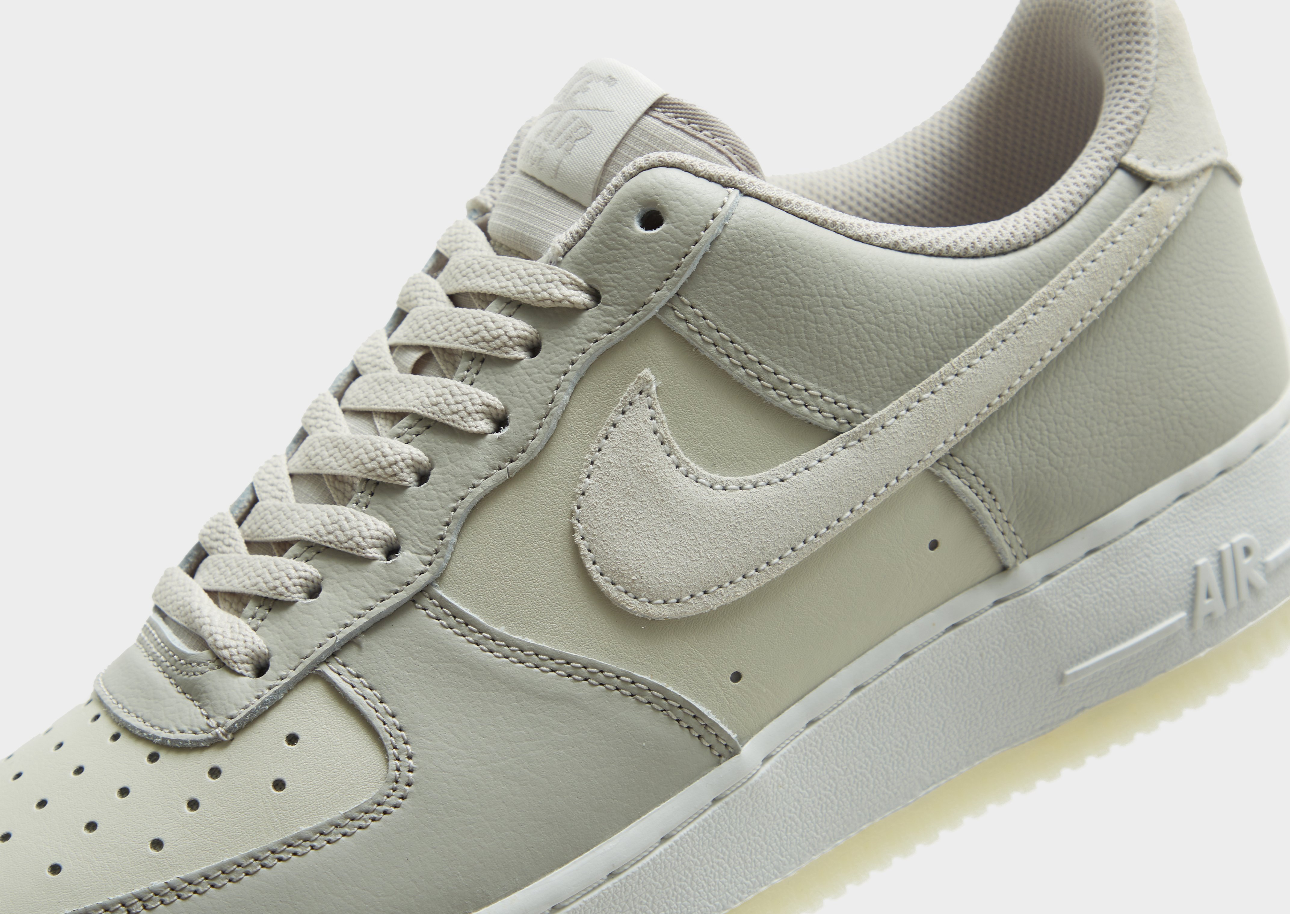 Nike Air Force 1 '07 LV8