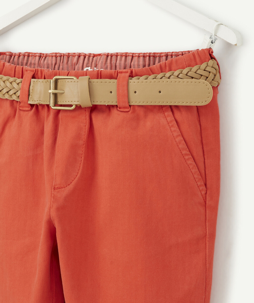 LE PANTALON CHINO ROUGE CEINTURÉ