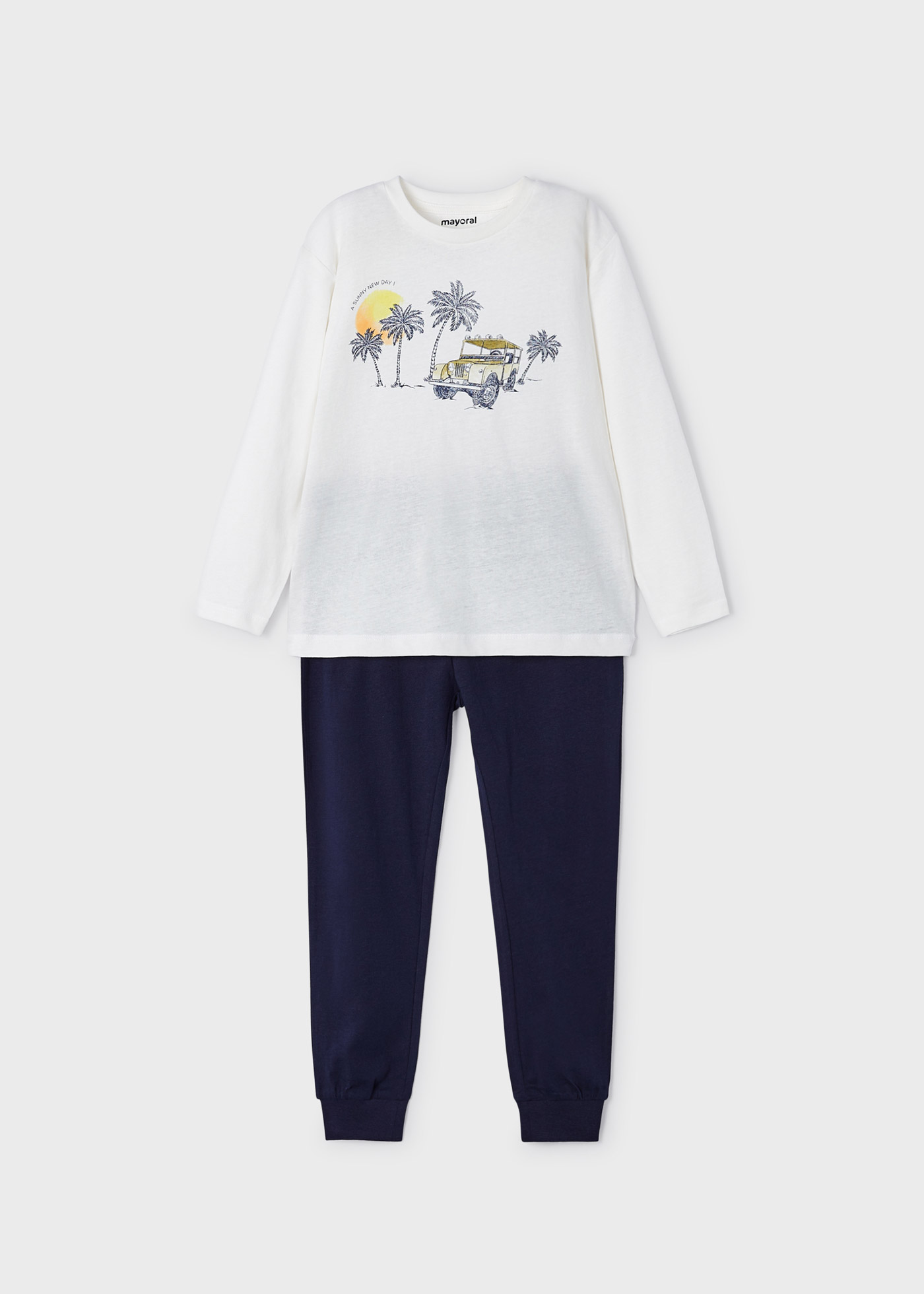 Pijama estampado feito com algodão sustentável para meninos