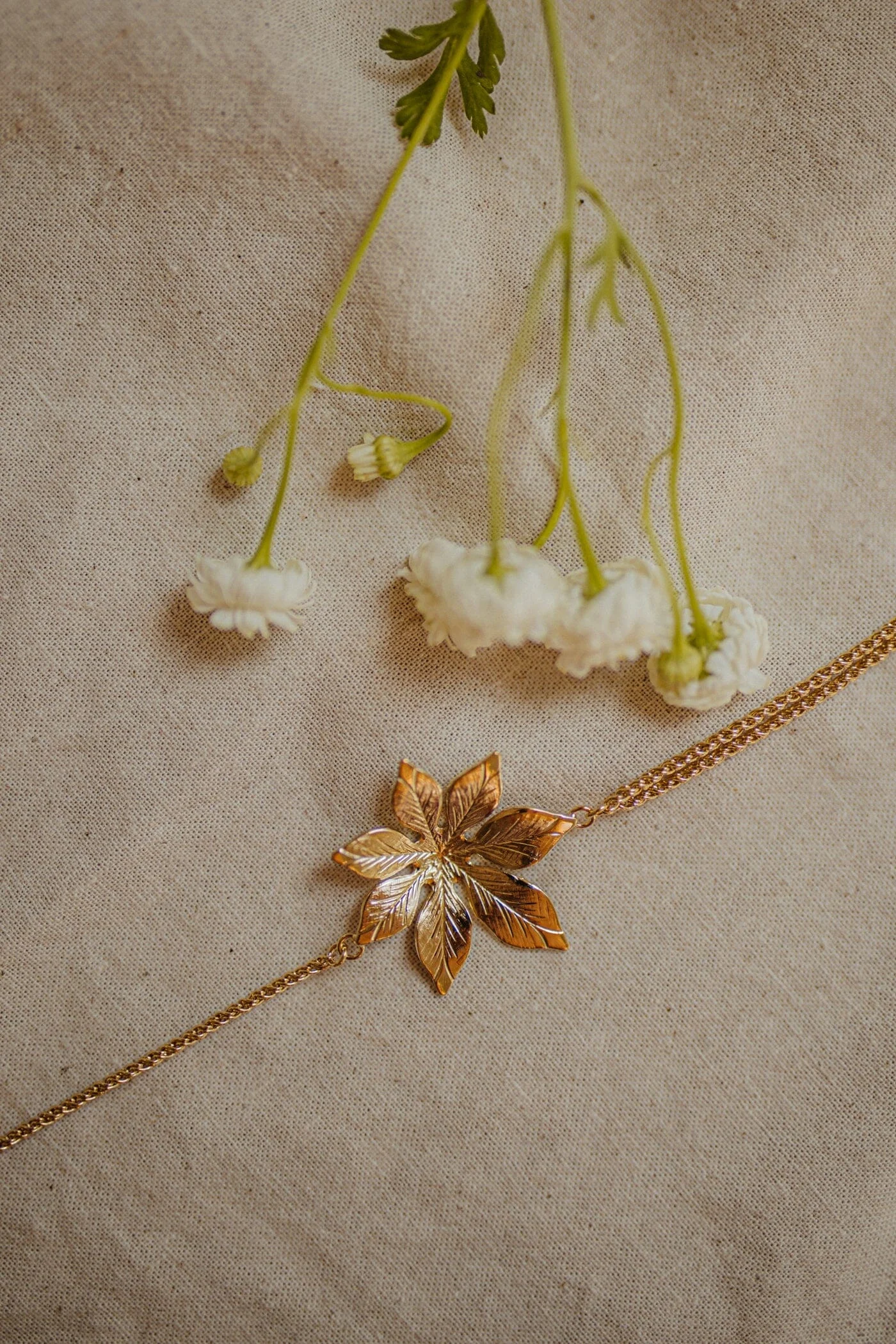 CHLORIS - Bracelet fleur doré à l'or fin | Doré