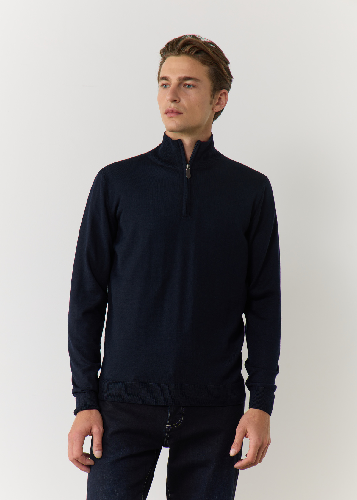 Pull col montant zippé en laine Mérinos mélangée unie bleu marine