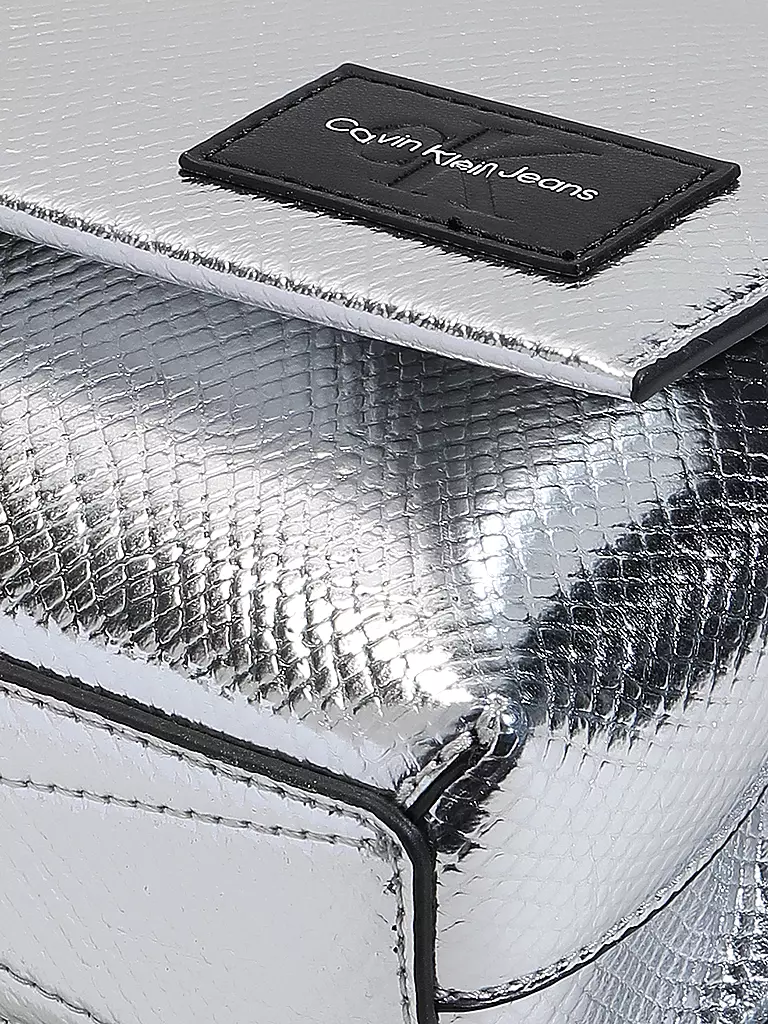 CALVIN KLEIN JEANS Tasche - Umhängetasche SCULPTED silber