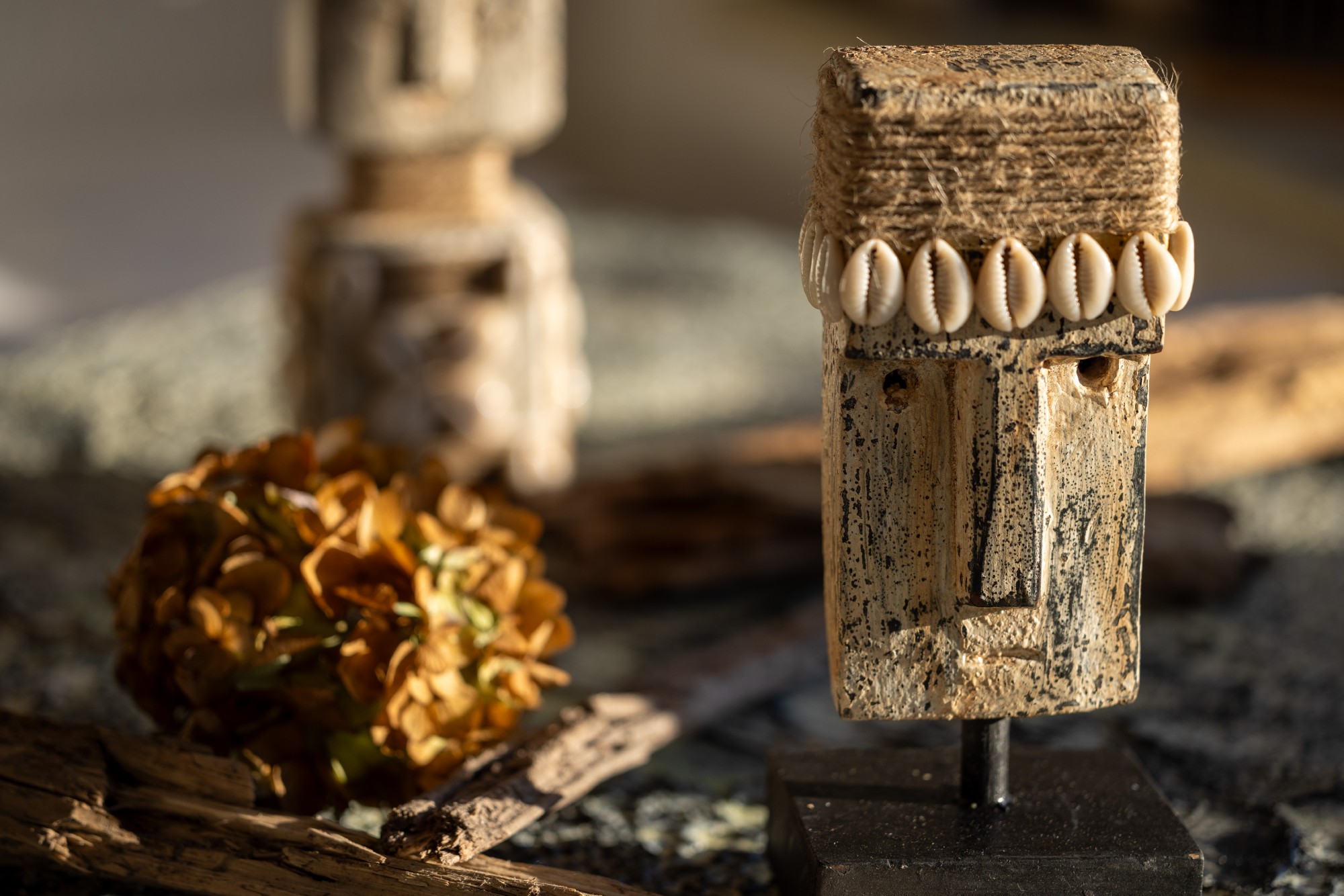 Statue 'Primitif' mit Muscheln, natur, H 23 cm, B 10 cm, L 7,5 cm von fischer's lagerhaus