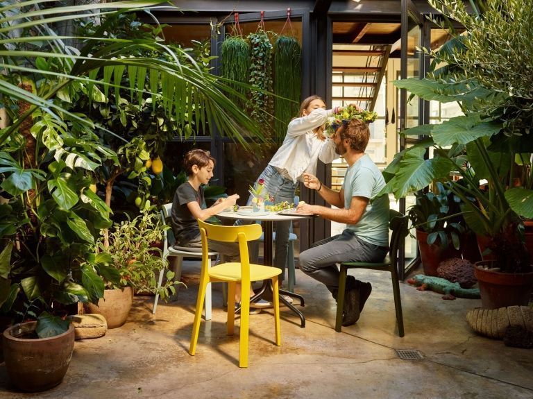 Vitra All Plastic stoel ice grey viltglijder