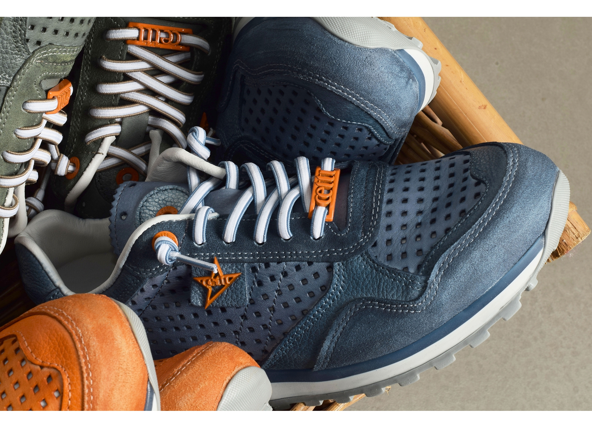 C848 bleu orange