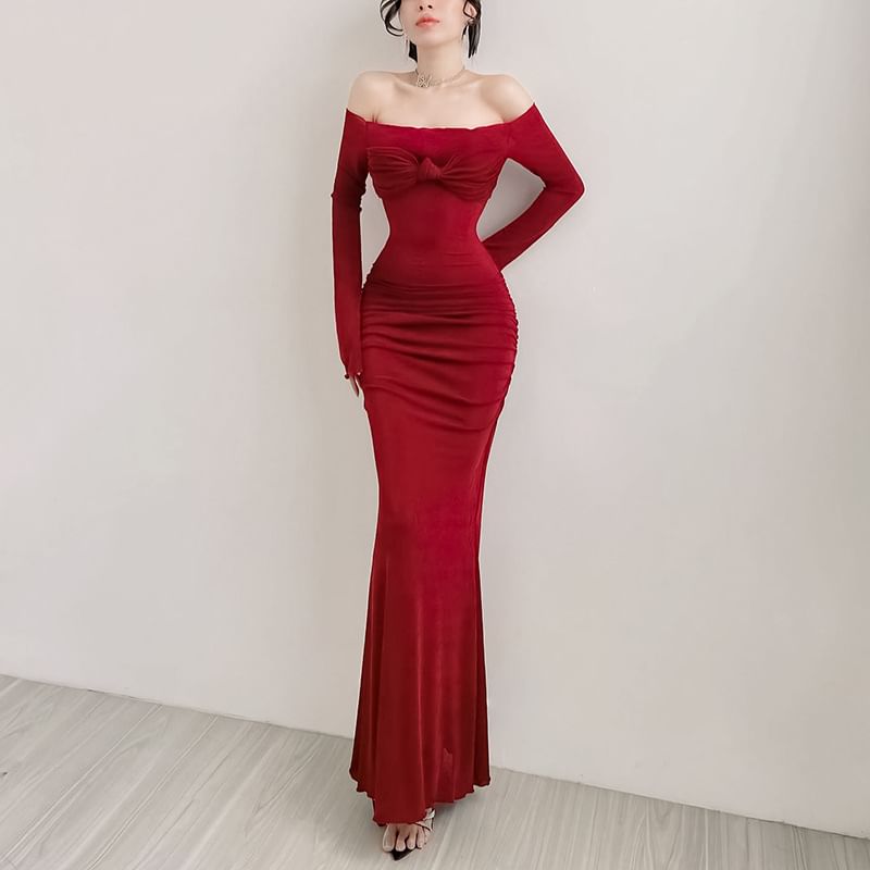 Alizio - Lange mouw off-shoulder effen geknoopte slim-fit maxi bodycon-jurk
