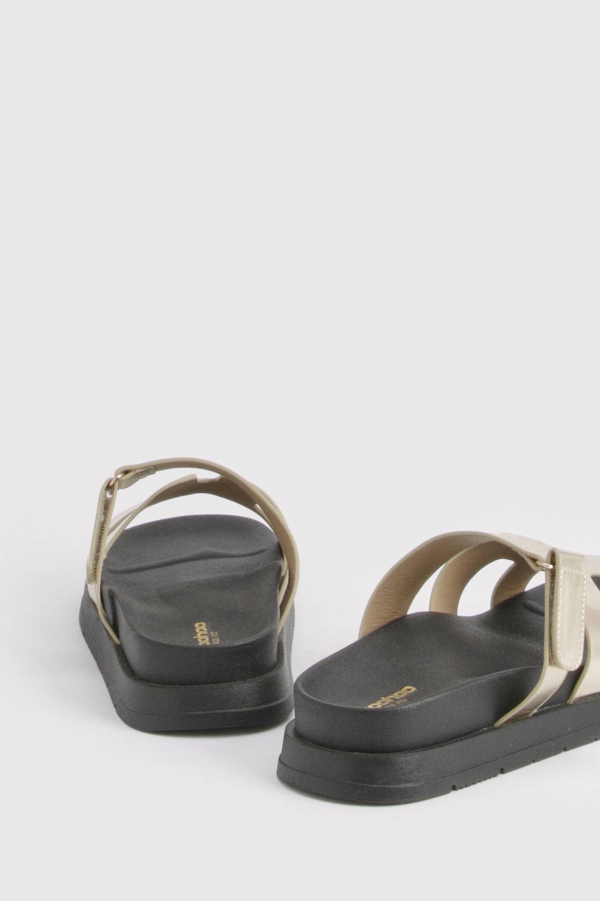boohoo Sandales Plateformes À Lanières Ajourées Coupe Large