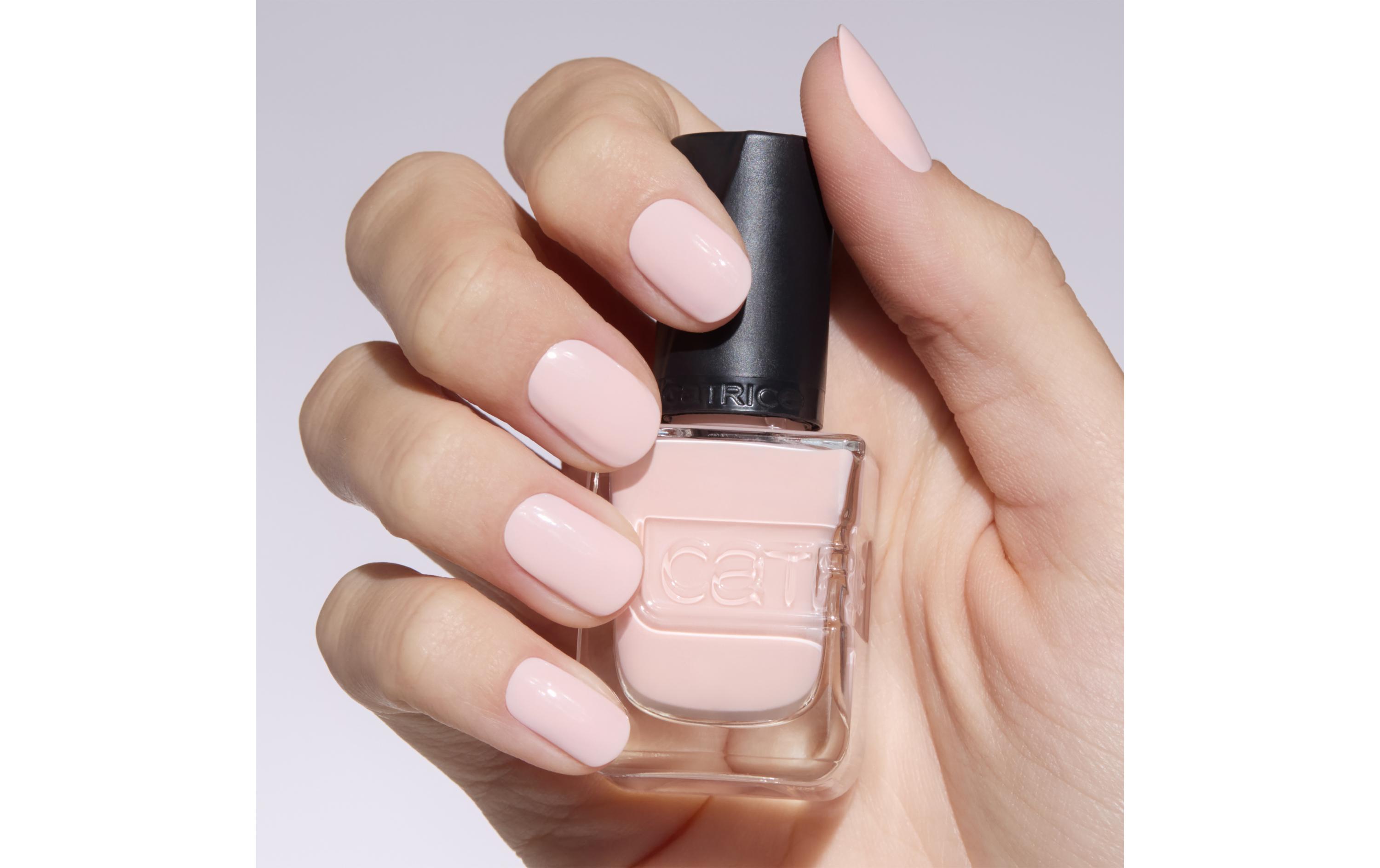 Nagellack Gel Affair 004 Rosy BowtasticLanganhaltender Gel-Nagellack in einem hellen Rosé-Ton