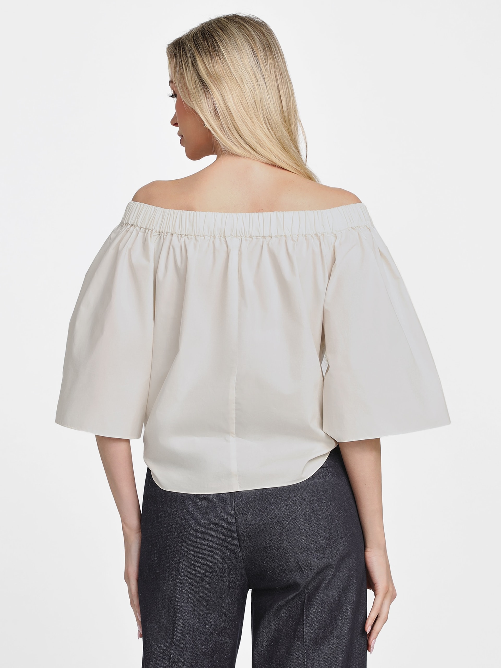 Blusa Pat com ombros à mostra