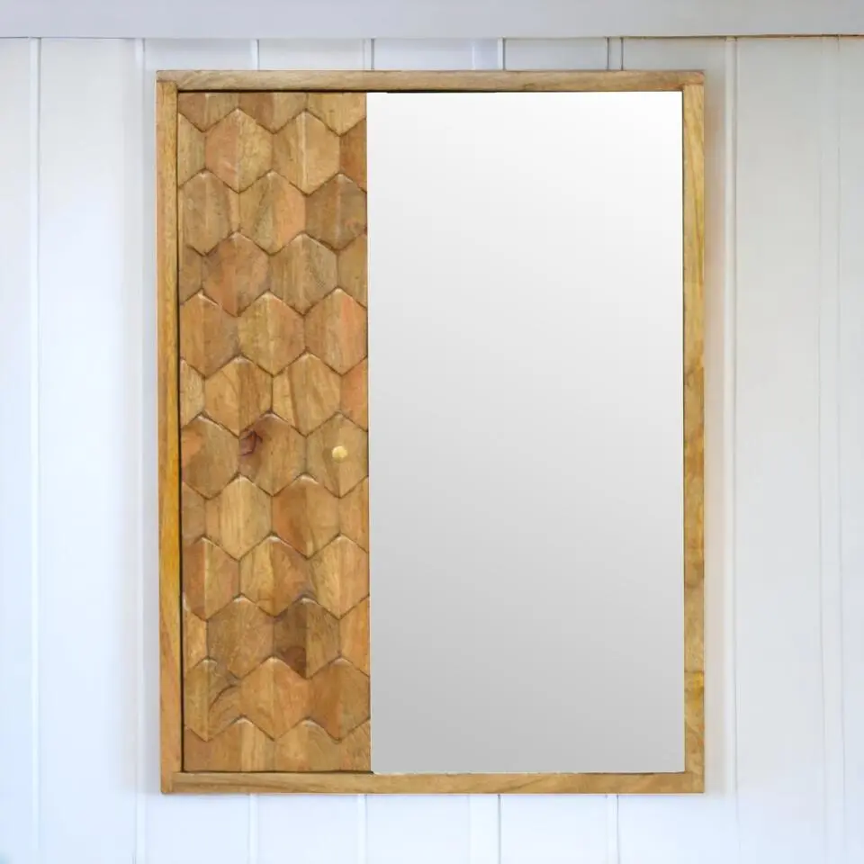 Spiegelkast met Houtsnijwerk