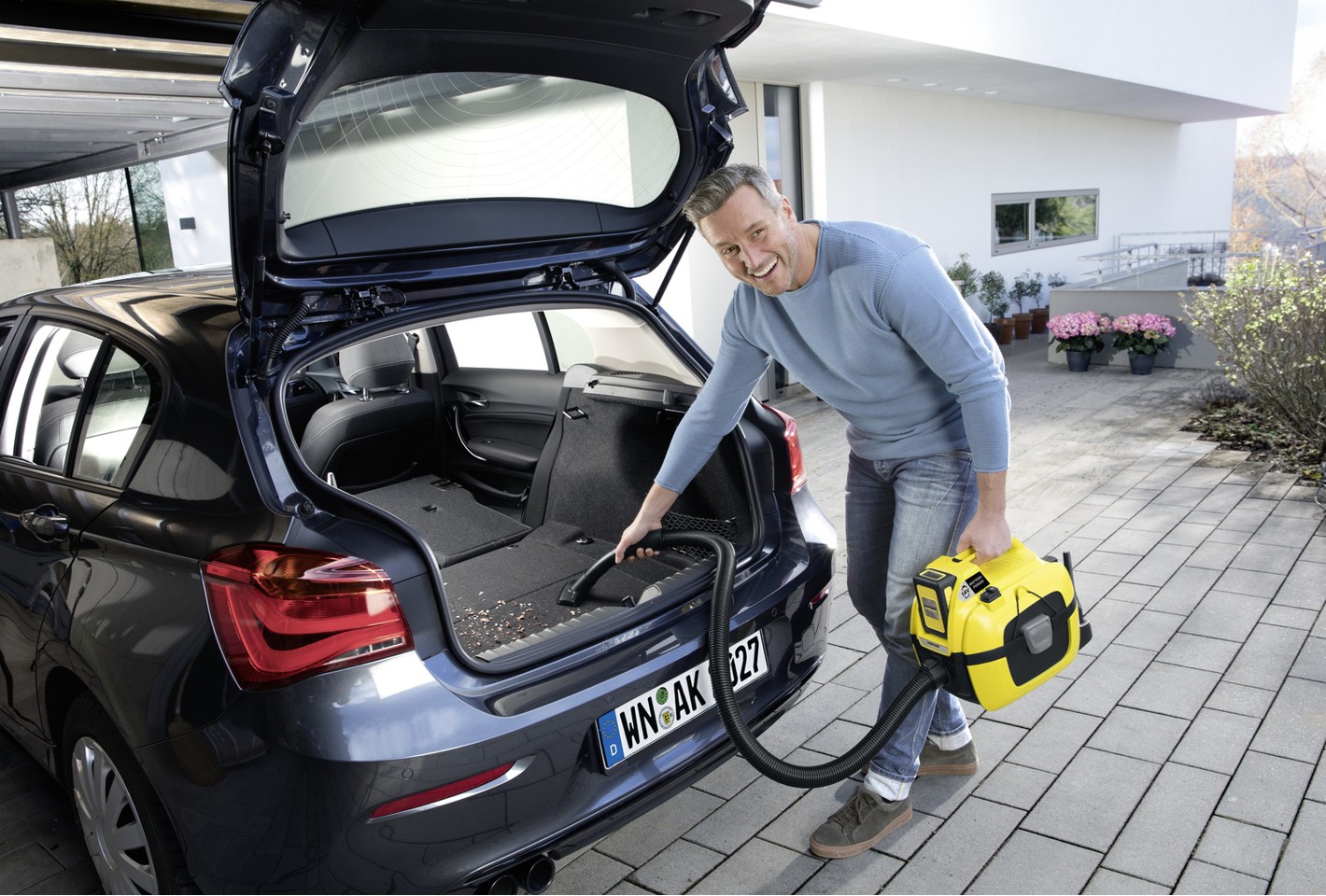 Kärcher - WD1 Compact Multi-Purpose Vacuum Cleaner Incl. 18V battery