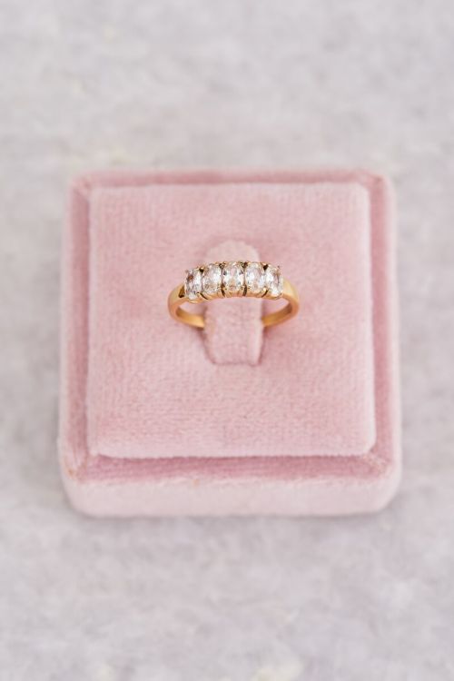 Cocktail statement ring met transparante stenen