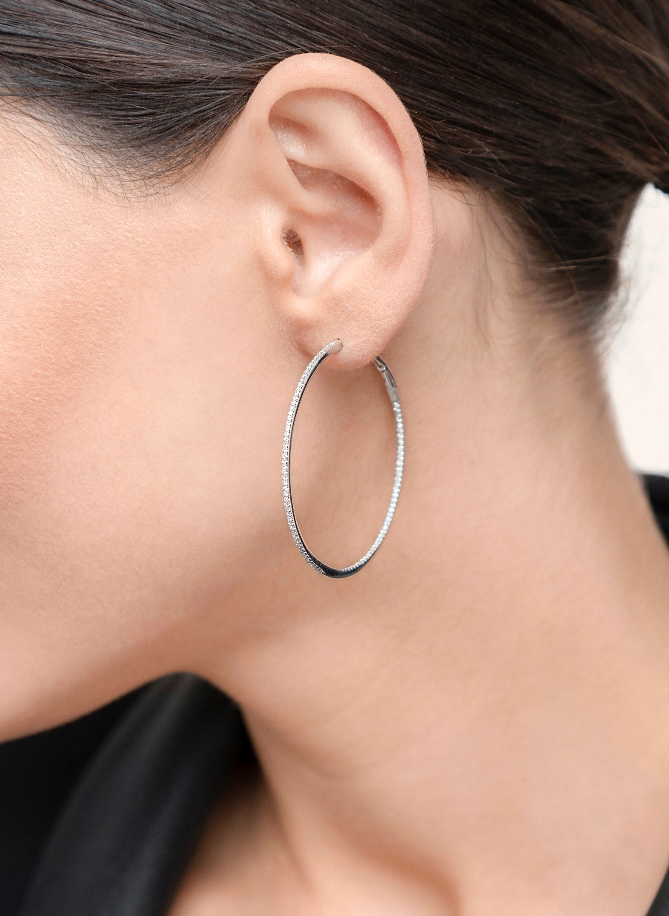 Leaf Creolen CIRCLE L aus 18 Karat Weißgold mit Diamanten