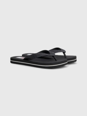 Chinelo com logotipo em relevo