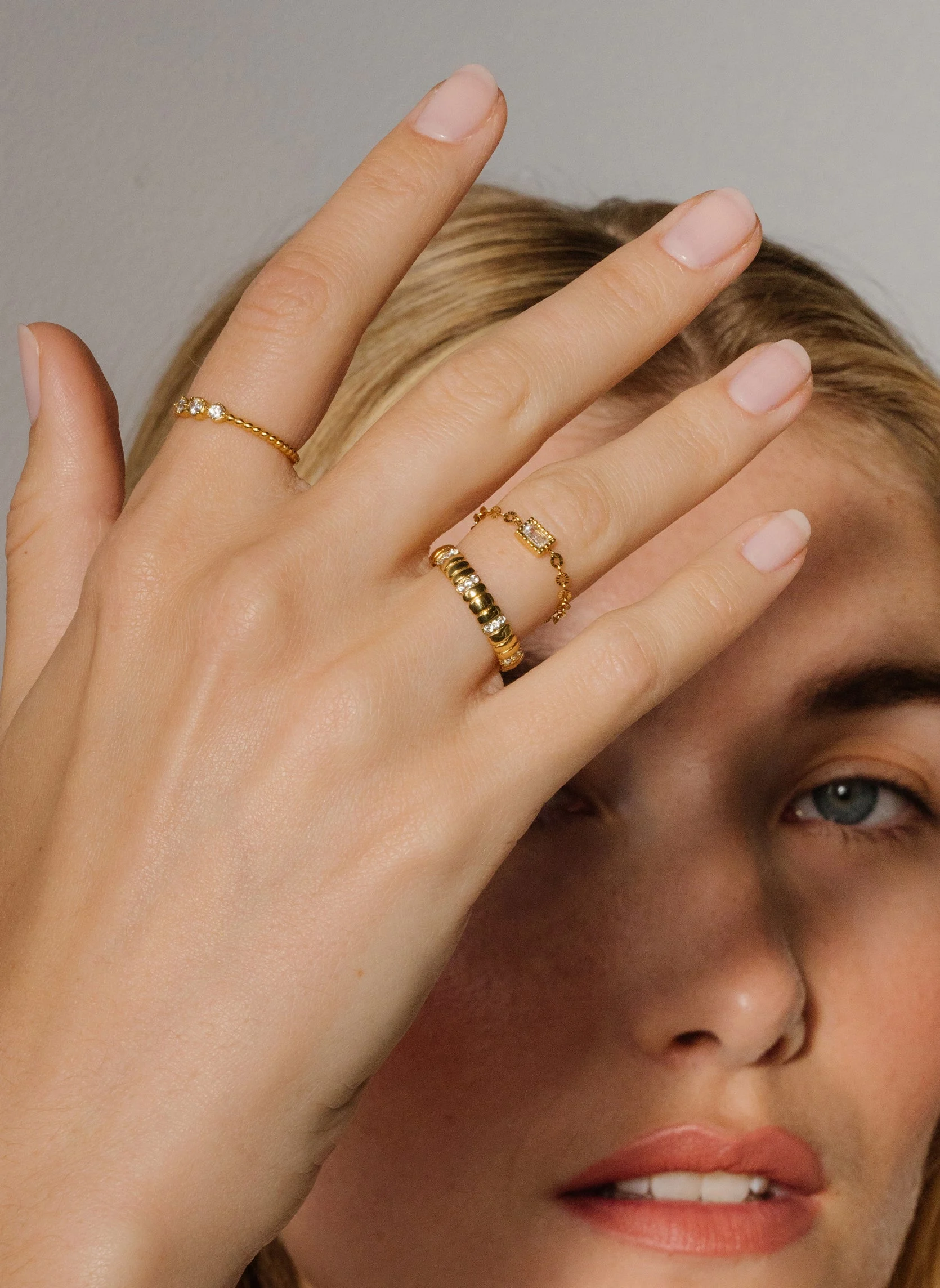 DAYA RECTANGLE ÉTOILÉE - Bague chaîne daya rectangle étoilée | Blanc