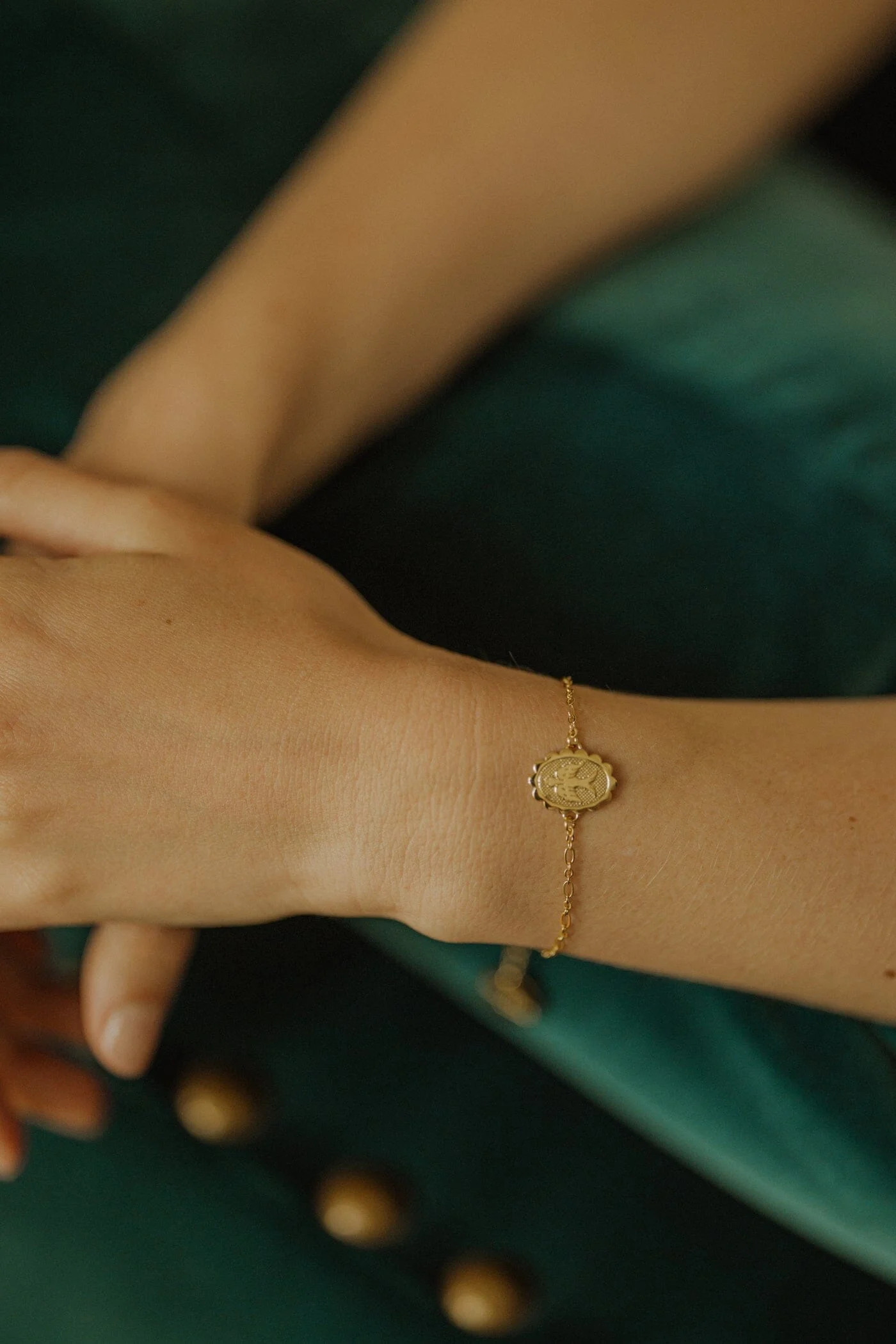 THÉMIS - Bracelet colombe émaillé doré à l'or fin | Doré