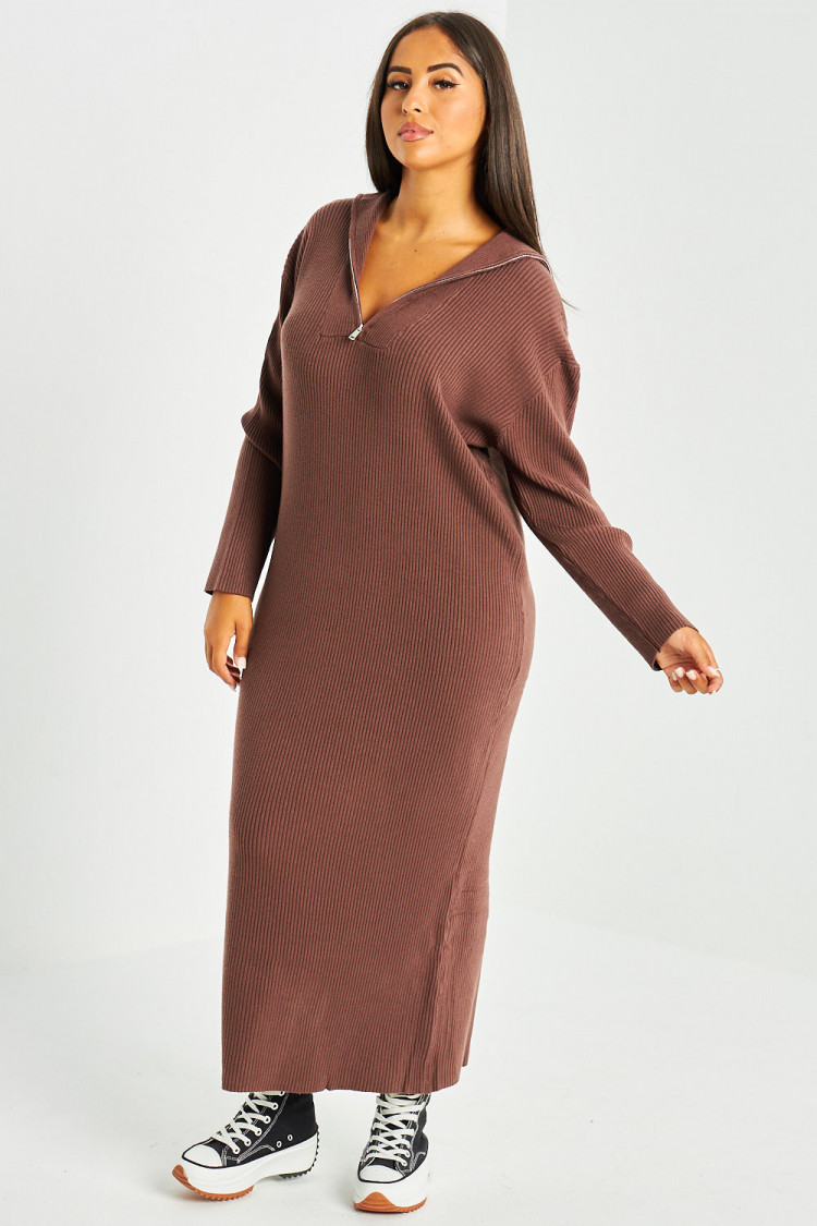 Robe pull marron col roulée