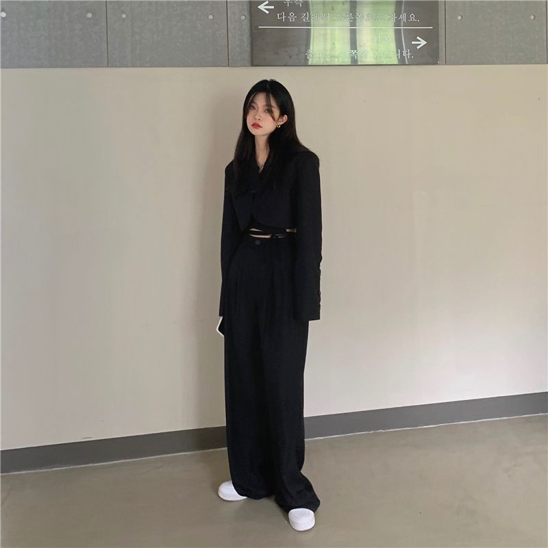Strawolf - Lange mouwen cropped blazer / rechte broek