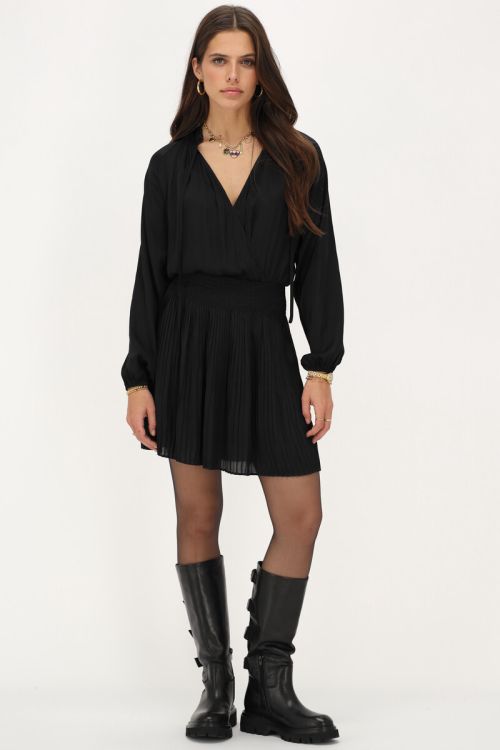 Zwarte plissé jurk satijnen look