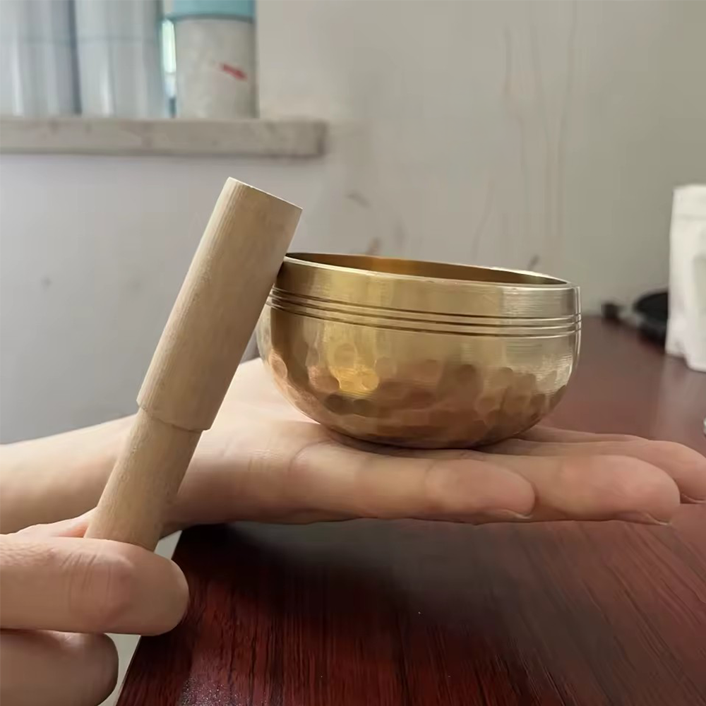 (Ø8cm) Tibetische Messing Klangschale Handgehämmerte Meditations Glocke inkl. Holz Klöppel - Gold