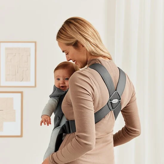Porte-bébé Mini   Gris Foncé Jersey 3D        de               BabyBjörn