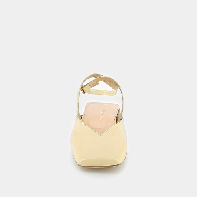 Ballerines ouvertes à brides  en cuir vernis poussin