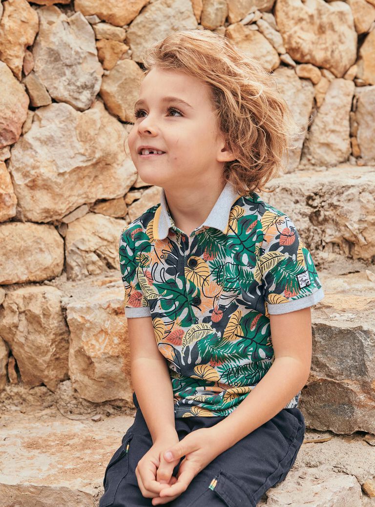 Polo gris à imprimé feuilles tropicales