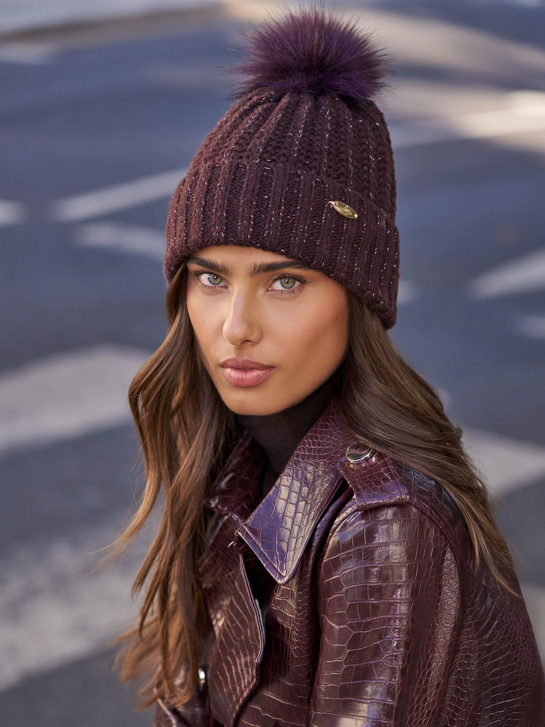 Paarsrood - Lipsy Shimmer Ribbed Pom Hat