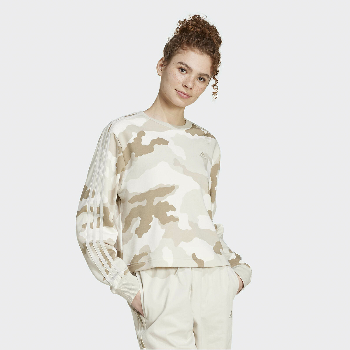 ADIDAS ROUPAS ESPORTIVAS<br>Suéter cropped Essentials 3 listras