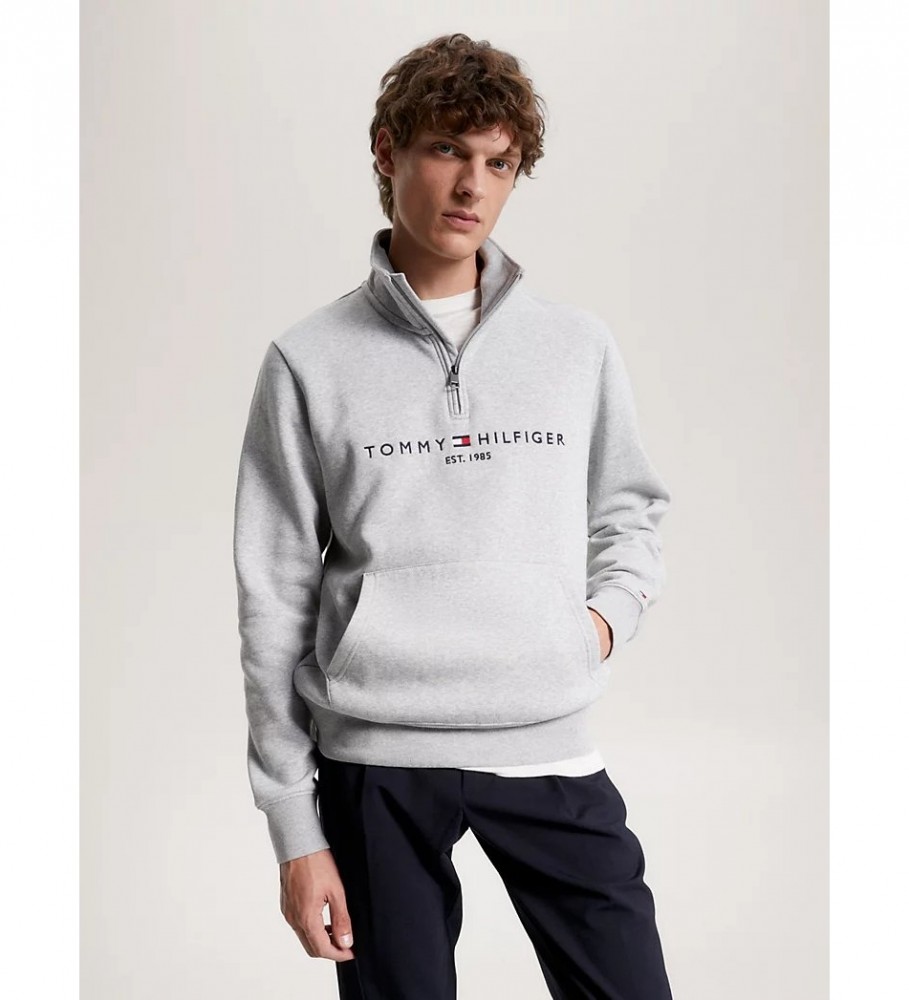 Moletom Tommy Hilfiger cinza com zíper até o peito e logo