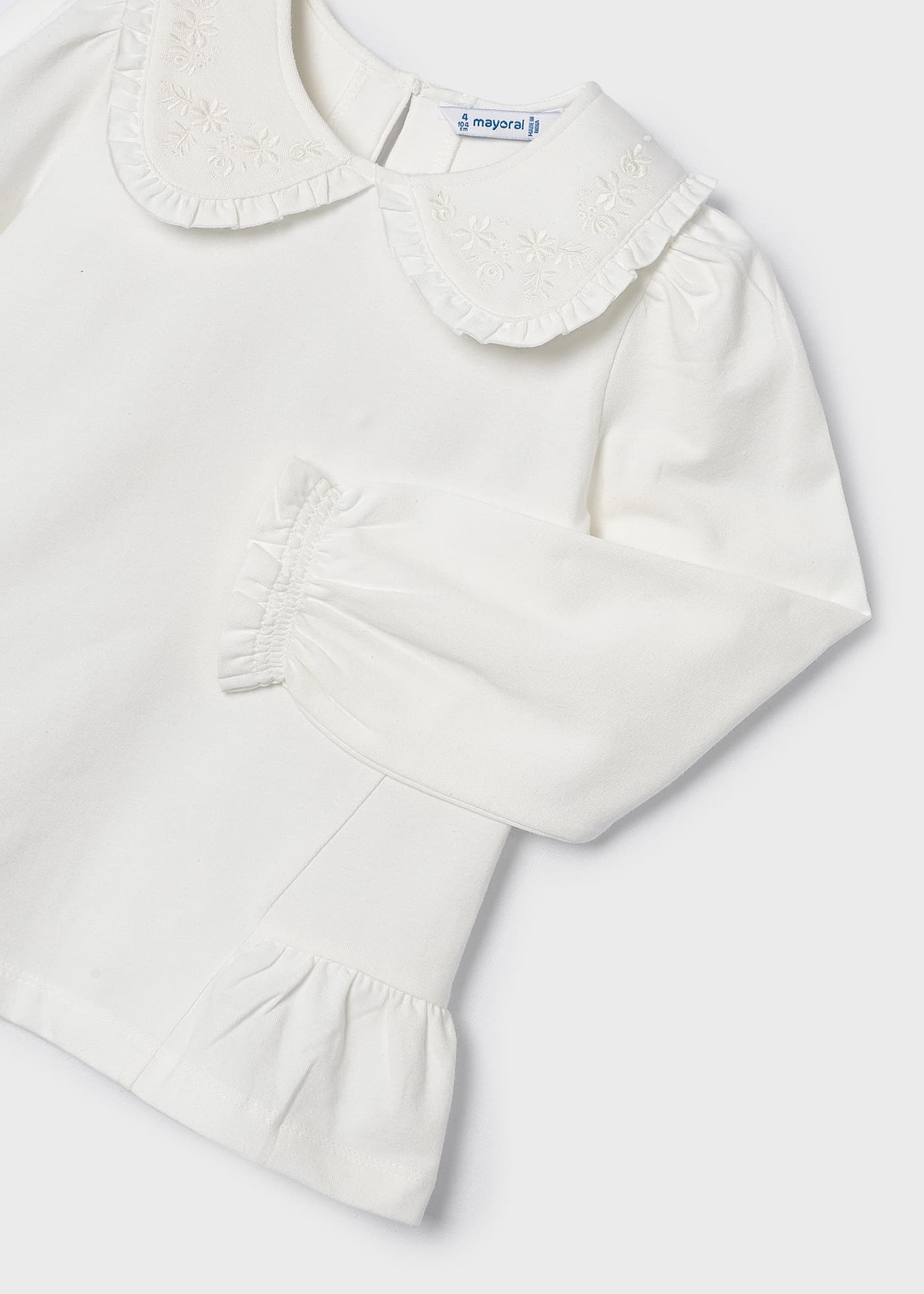 Camiseta feminina Better Cotton com gola bordada