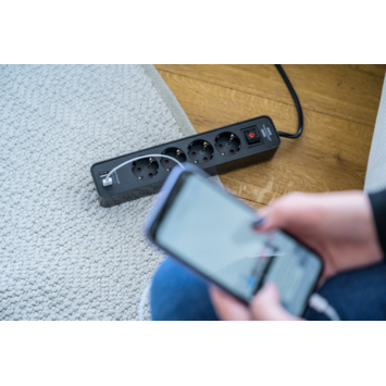 Brennenstuhl stekkerdoos 4-voudig met 2 USB-aansluitingen en schakelaar zwart 1,5 meter