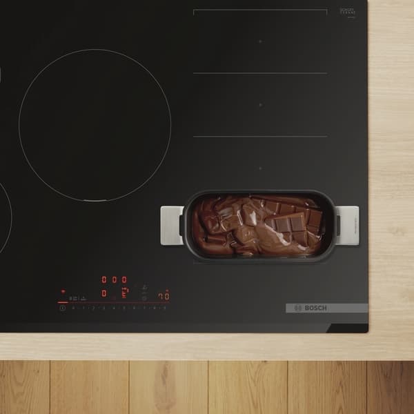 Bosch Kogeplade med integreret emhætte PVQ695H26E