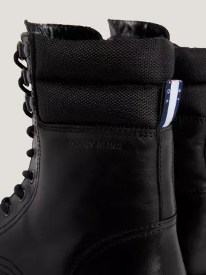 Botas de couro de cano médio com travas elevadas