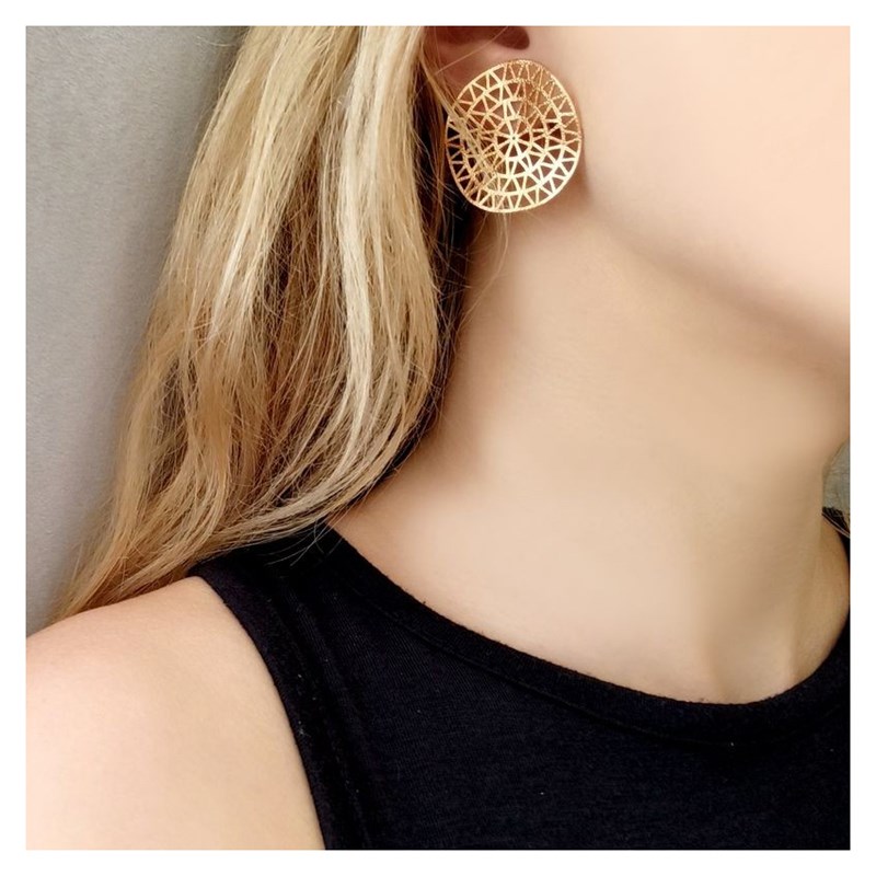 Boucles d'oreilles à clou en plaqué argent faites à la main en forme de cercle avec arabesque géométrique - Bijou de créateur