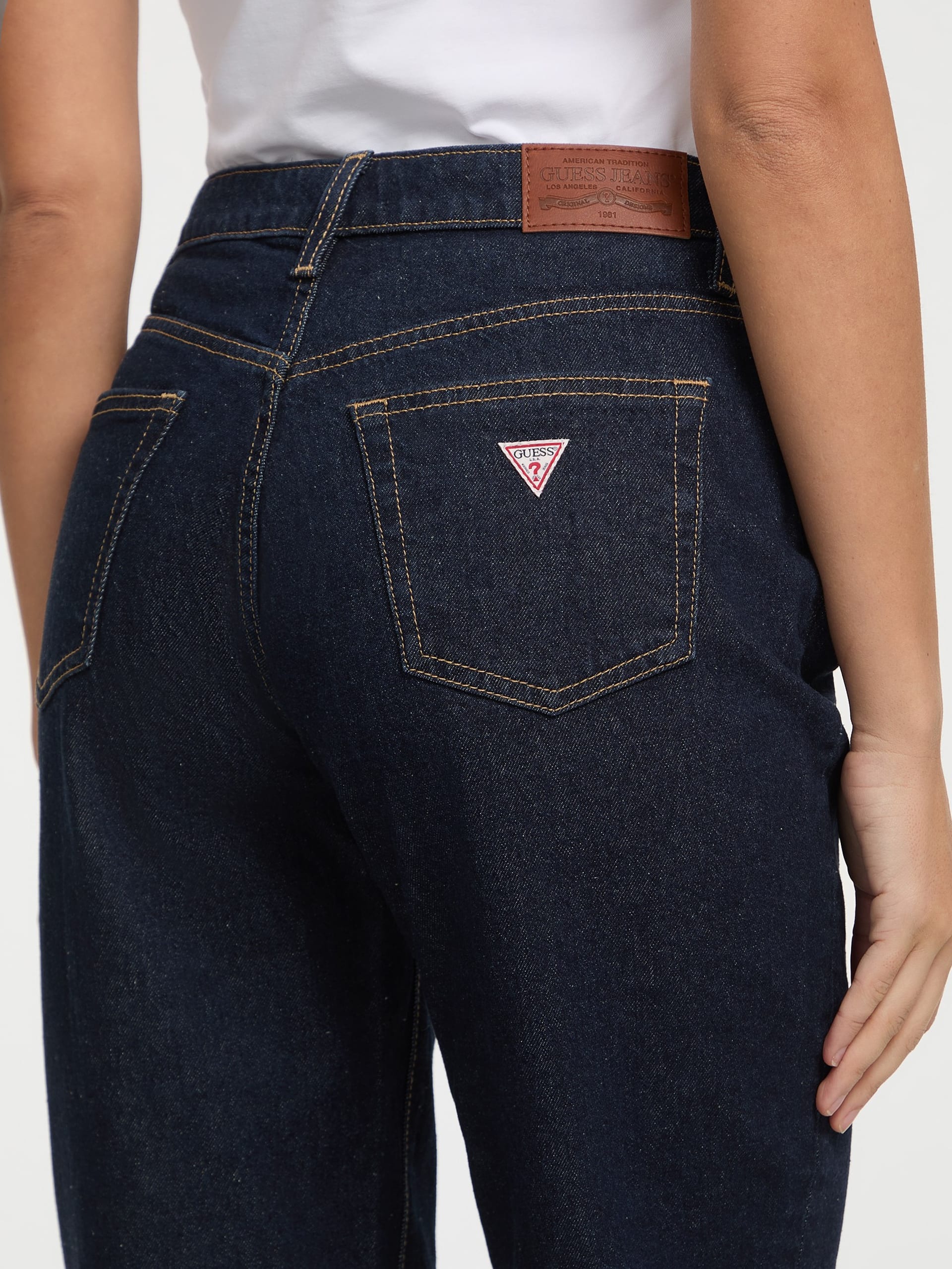 Calça jeans estilo mãe G06