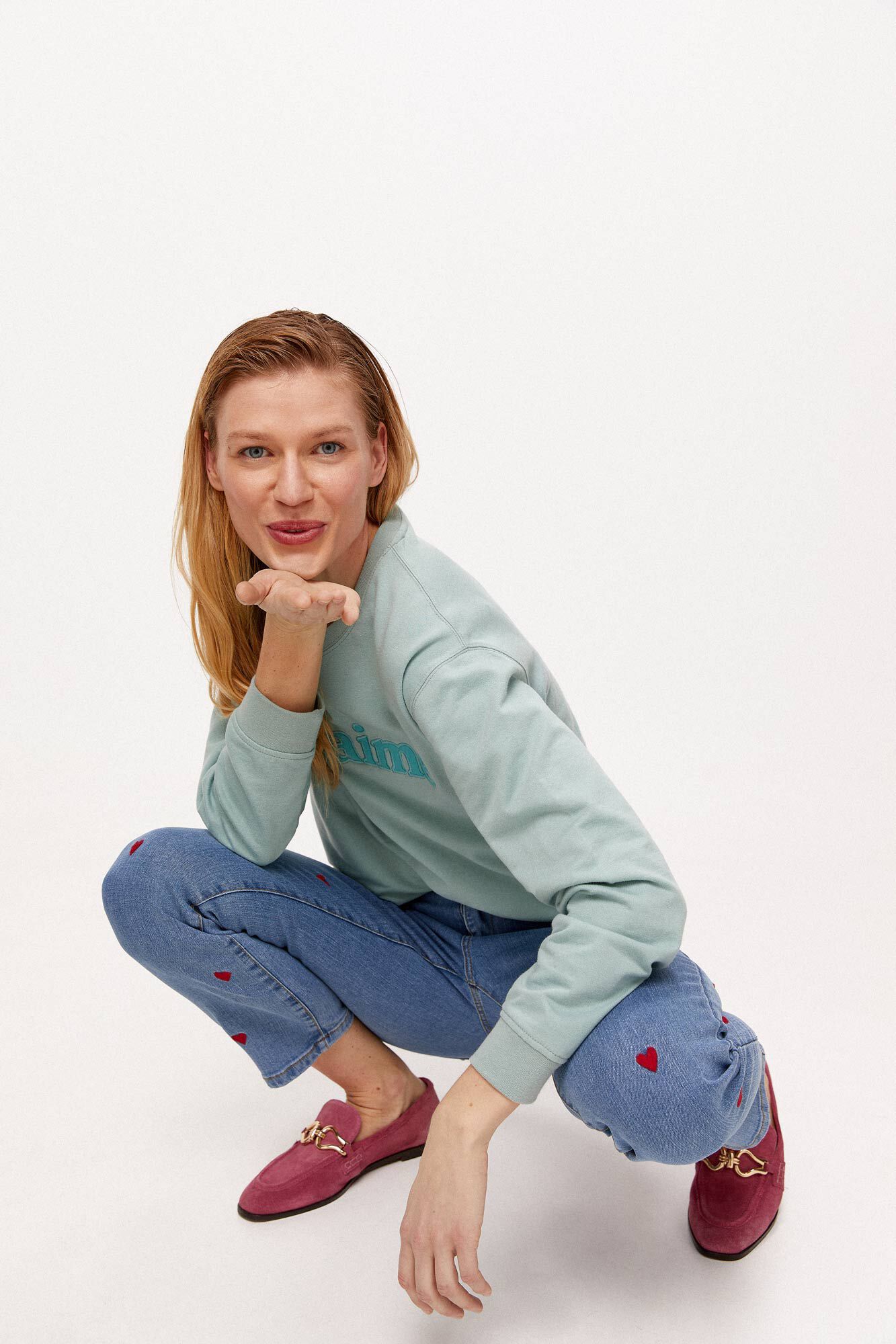 Calça jeans cropped com 5 bolsos - Azul