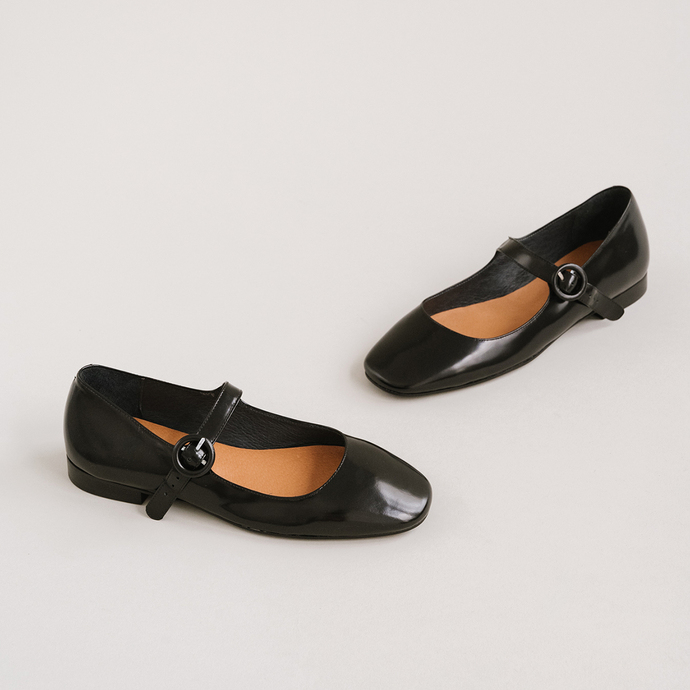 Ballerines à bouts carrés  en cuir glacé noir