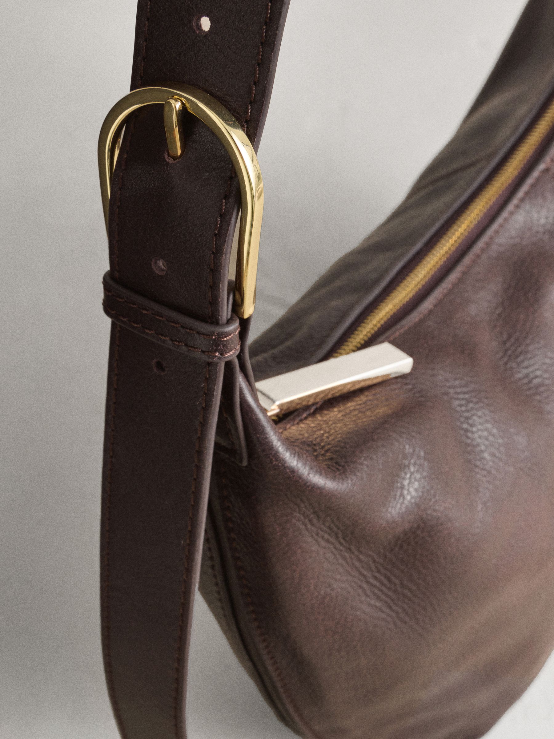 Chocoladebruin - N. Premium leren tas met hielbandje