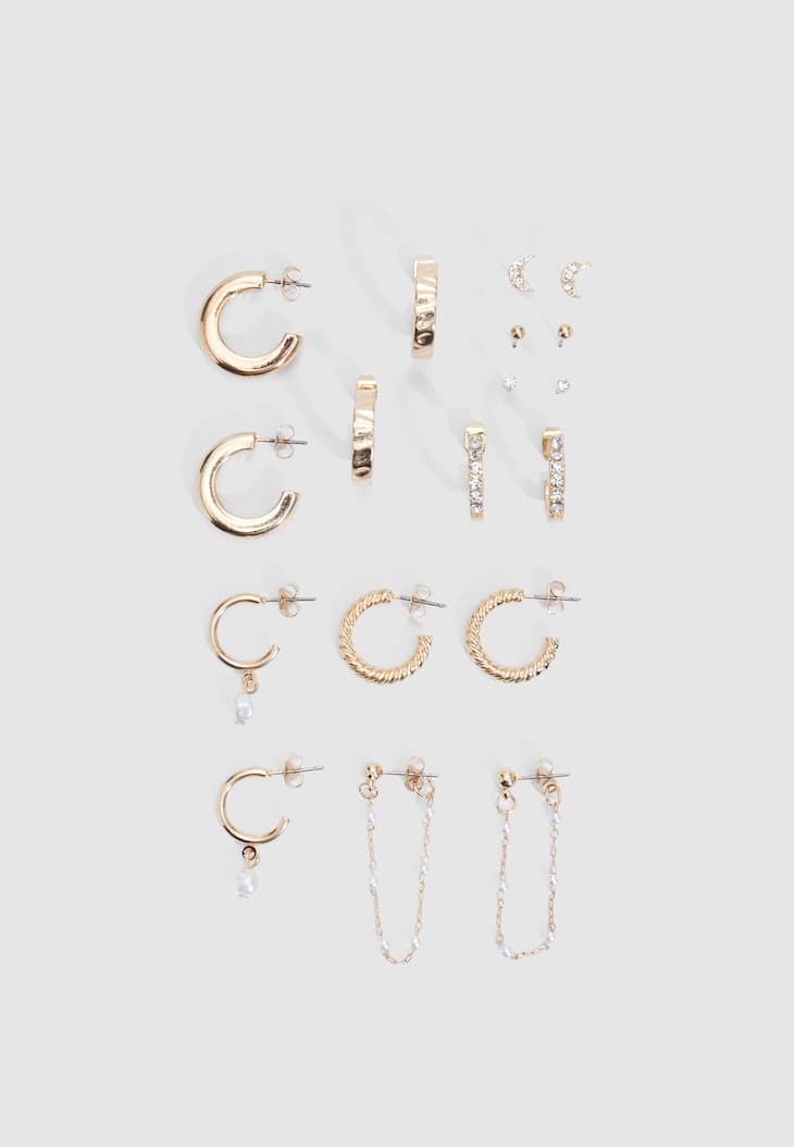 Conjunto de 9 pares de brincos com strass, luas e argolas.