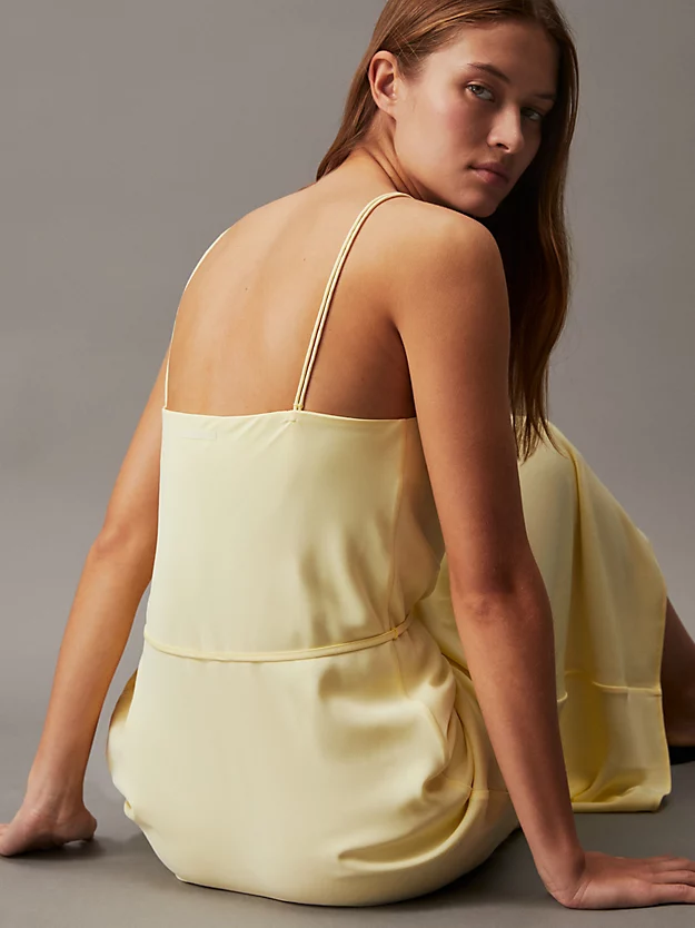 Vestido midi de alças com modelagem solta