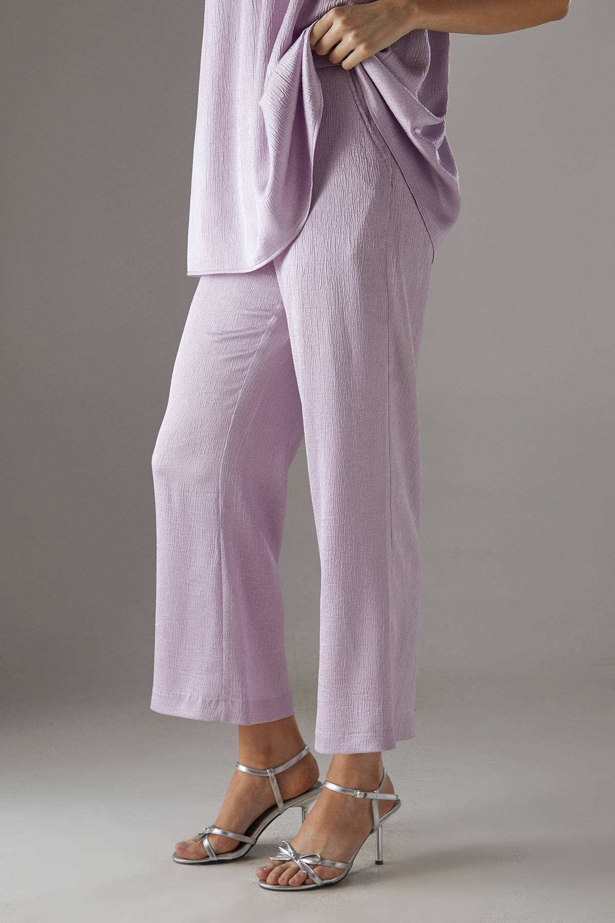 Warehouse Pantalon Court Évasé en Satin Froissé