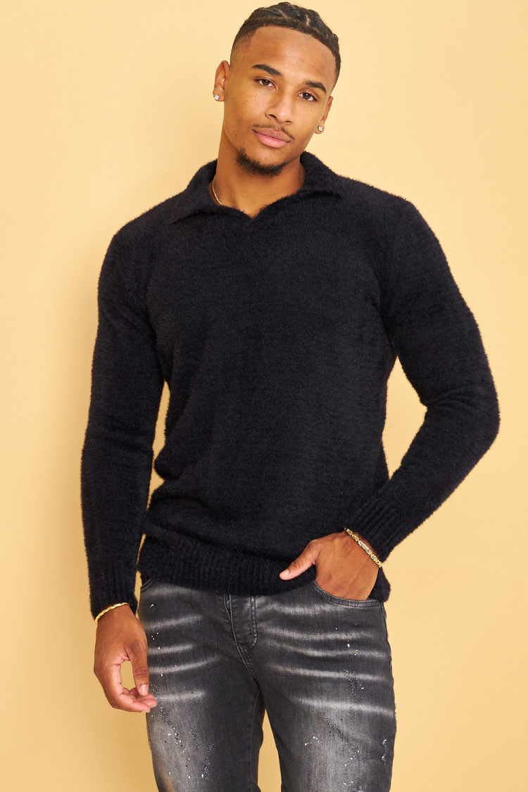 Pull noir en laine a col à rabats