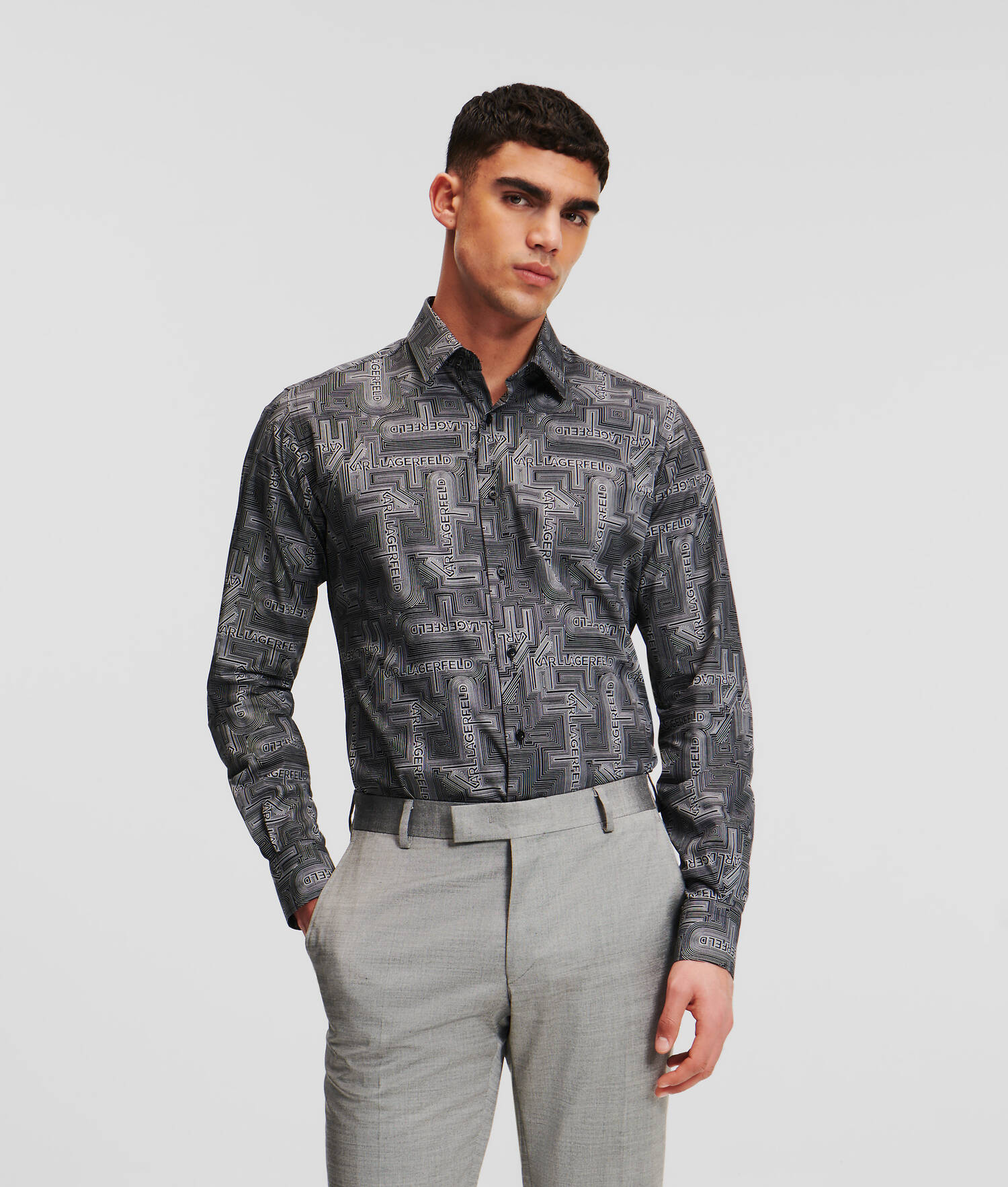 CHEMISE À MOTIFS À LA COUPE MODERNE